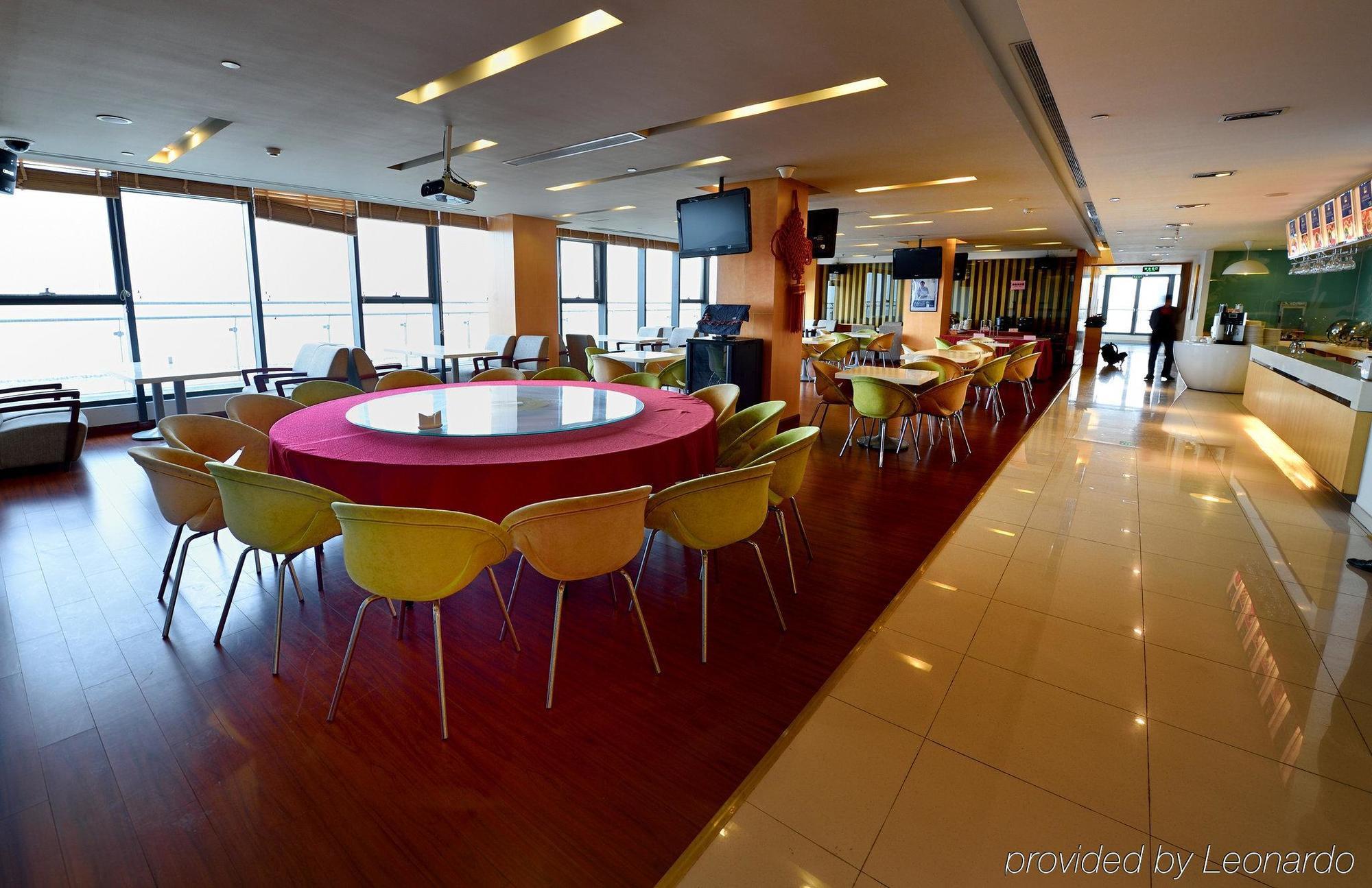 Holiday Inn Express Shanghai Nanhuizui Xangai Exterior foto