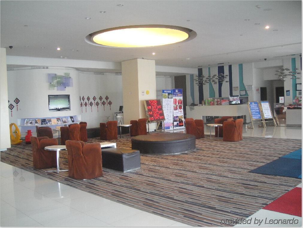Holiday Inn Express Shanghai Nanhuizui Xangai Exterior foto