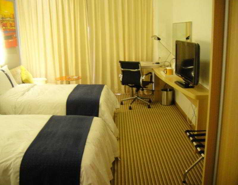 Holiday Inn Express Shanghai Nanhuizui Xangai Exterior foto