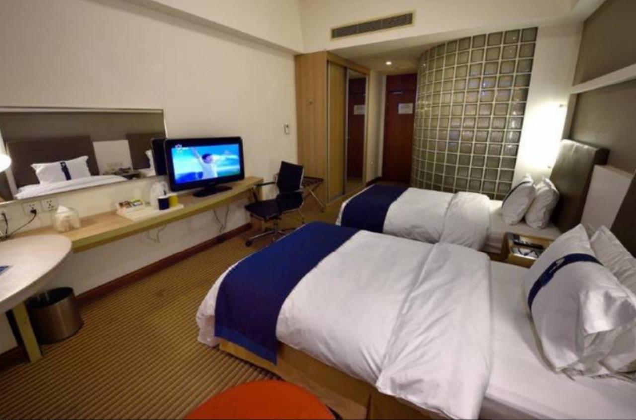 Holiday Inn Express Shanghai Nanhuizui Xangai Exterior foto