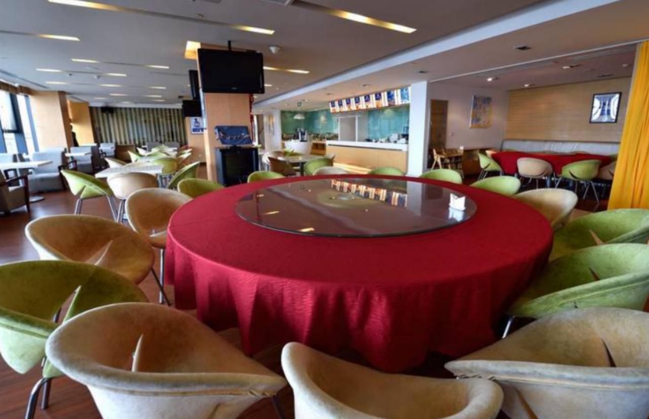Holiday Inn Express Shanghai Nanhuizui Xangai Exterior foto