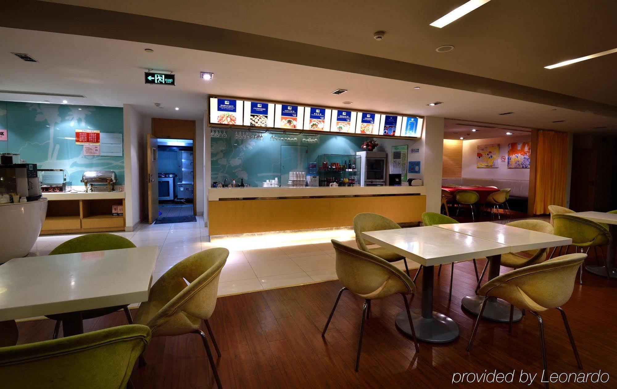 Holiday Inn Express Shanghai Nanhuizui Xangai Exterior foto