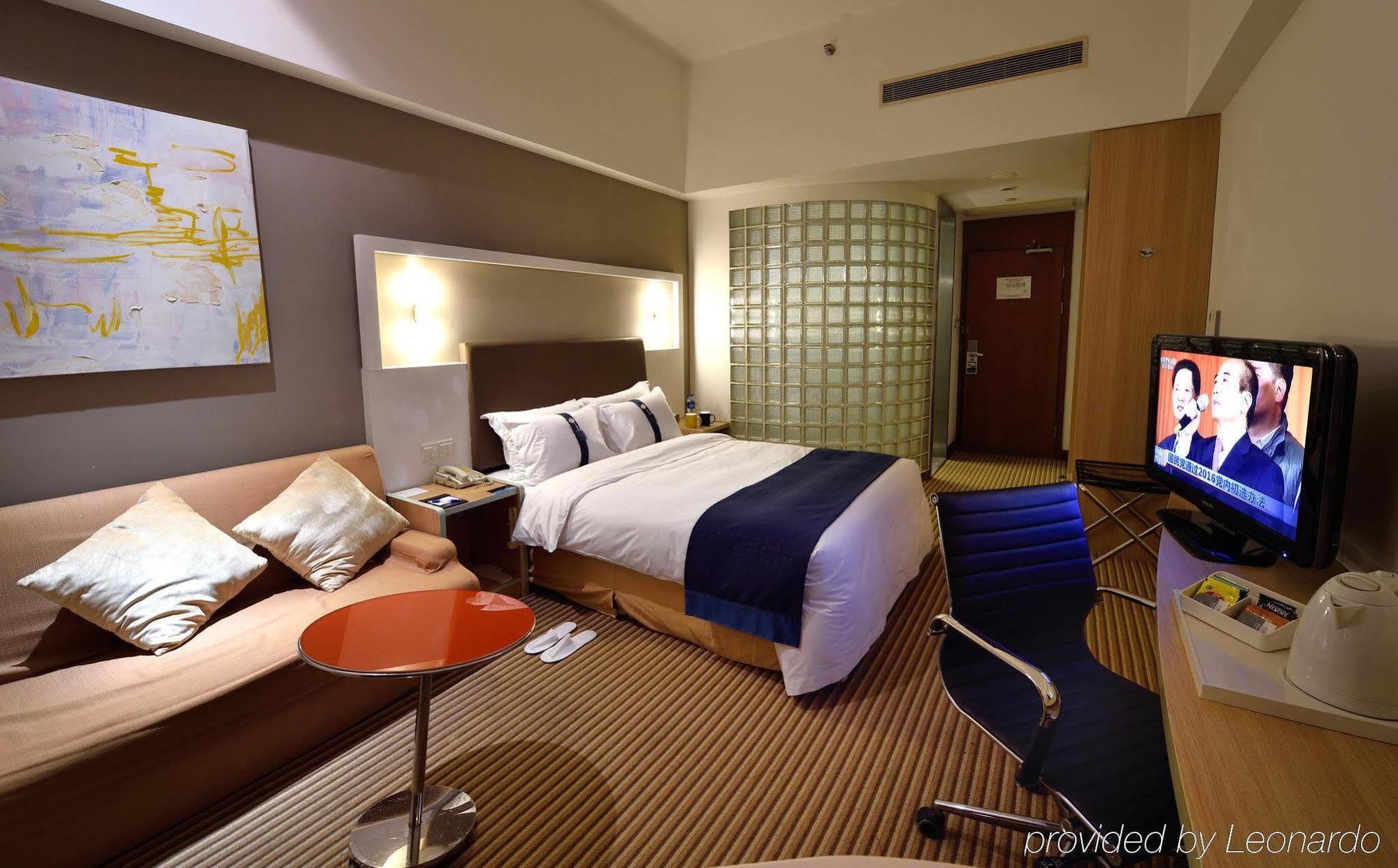 Holiday Inn Express Shanghai Nanhuizui Xangai Exterior foto