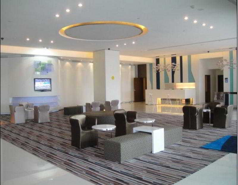 Holiday Inn Express Shanghai Nanhuizui Xangai Exterior foto